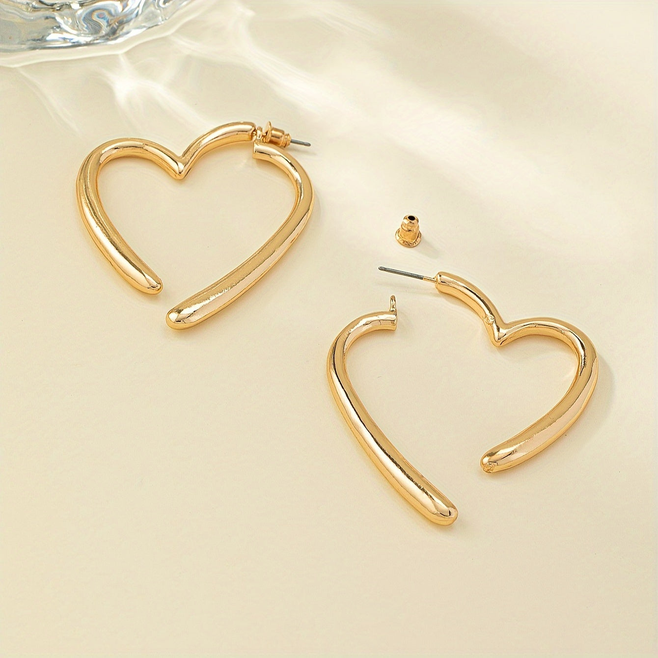 Anneliese™ – Pendientes de aro elegantes con forma de corazón en tono dorado para cada ocasión