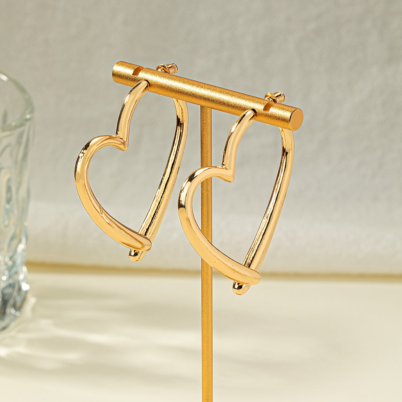 Anneliese™ – Pendientes de aro elegantes con forma de corazón en tono dorado para cada ocasión